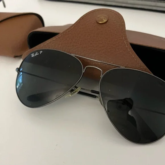 Ray ban sunglasses. Gently used Gently used ray ban aviator women main image 4